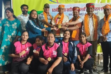 जिला स्तरीय वेटलिफ्टिंग रा.बा.उ.मा.वि. भूपालपुरा बना चैम्पियन