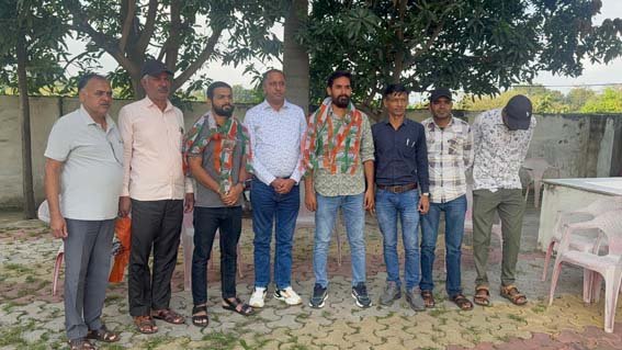 भाजपा के दो कार्यकताओं ने थामा कांग्रेस का दामन ,कांग्रेस खेमे में खुशी की लहर