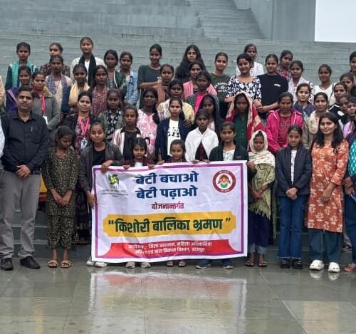 किशोरी बालिकाओं को कराया महिला थाना एवं आईआईएम का शैक्षणिक भ्रमण