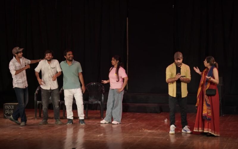 पश्चिम क्षेत्र सांस्कृतिक केंद्र की मासिक रंगशाला में बिखरा गाइड वंस अगेन का जादू