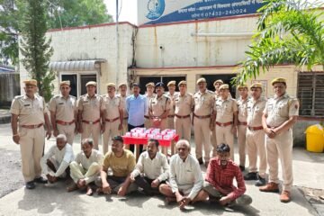 अन्तर्राज्यीय हथियार तस्कर गिरोह का पर्दाफाश : 6 लोडेड हथियार और 8 कारतूस बरामद, दो हिस्ट्रीशीटर सहित 6 गिरफ्तार