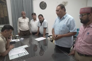 रेस्टोरेंट संचालक पर हमले के विरोध में कांग्रेस ने सौंपा ज्ञापन