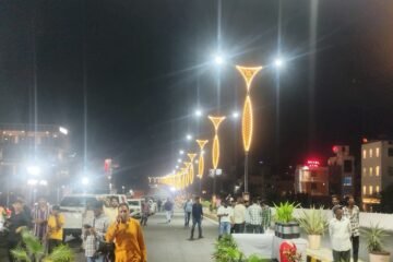 भुवाणा से प्रतापनगर चौराहे तक 2 करोड़ 25 लाख की लागत की डेकोरेटिव पोल व स्ट्रीट लाइटिंग का यूडीएच मंत्री श्री खर्रा के करकमलों द्वारा लोकार्पण