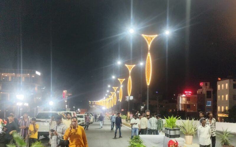 भुवाणा से प्रतापनगर चौराहे तक 2 करोड़ 25 लाख की लागत की डेकोरेटिव पोल व स्ट्रीट लाइटिंग का यूडीएच मंत्री श्री खर्रा के करकमलों द्वारा लोकार्पण