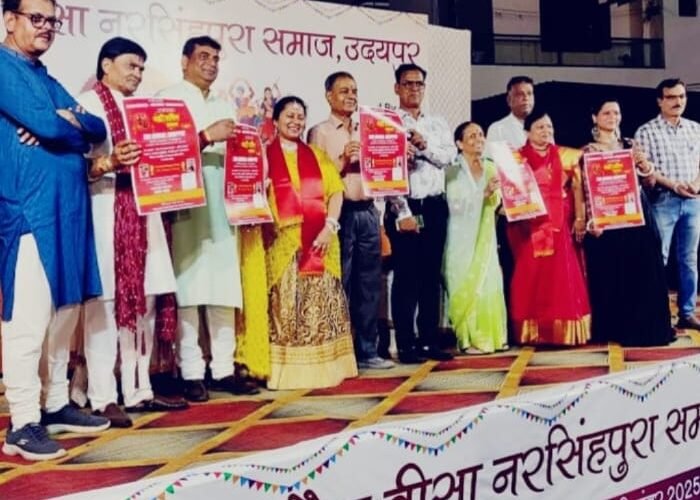 डांडिया उत्सव में ’हर नारी एक शक्ति’ के पोस्टर का विमोचन