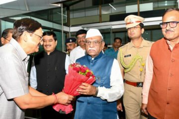 राज्यपाल श्री बागड़े पहुंचे उदयपुर, अधिकारियों ने की अगवानी