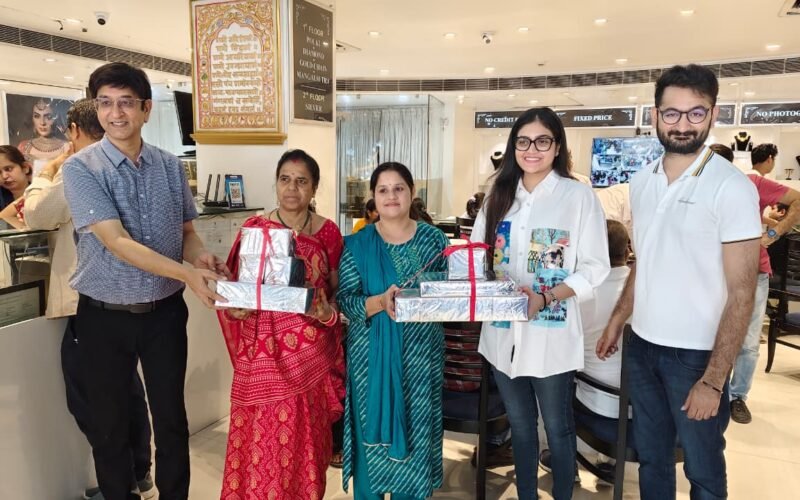 सोजतिया ज्वेलर्स पर मंथली गोल्ड स्कीम का ड्रा निकाला गया