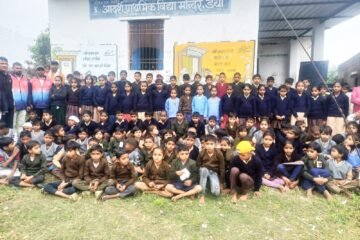 वनवासी विद्यार्थियों को सर्दी से राहत हेतु — देवास, कोल्यारी और डईया में 500 स्वेटर वितरित