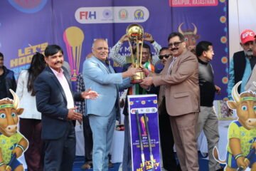 विद्या भवन में एफआईएच हॉकी जूनियर विश्व कप  पुरुष ट्रॉफी का स्वागत समारोह एवं अवलोकन कार्यक्रम