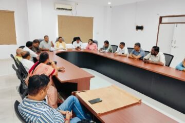 डूंगरपुर शहर में विशेष गहन पुनरीक्षण कार्यक्रम को लेकर सभी राजनीतिक दलों के पार्षदों के साथ बैठक आयोजित
