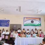 विद्यार्थियों ने चित्रों में सजाई जनजातीय संस्कृति की झलक