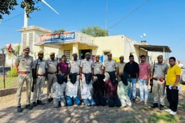 फाइनेंस कर्मियों से डबल लूट का खुलासा: ₹2.19 लाख कैश लेकर भागने वाले 6 बदमाश गिरफ्तार