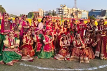 ’’काजळ टिकी लादयो ऐ माँ…. घूमर रमवा म्हें जास्याँ’’