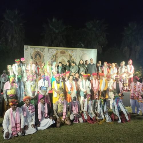 लोक कलाकारों की प्रस्तुतियों ने बांधा समां