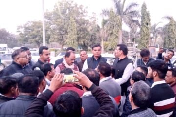 सांसद डॉ रावत ने किया राणा प्रताप नगर रेलवे स्टेशन का निरीक्षण, महाराणा प्रताप की मूर्ति स्थापित करने को कहा