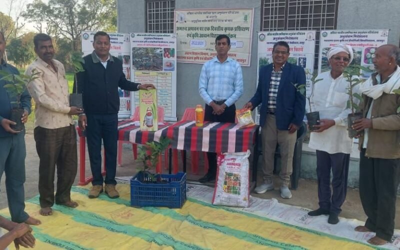 अमरूद उत्पादन पर एक दिवसीयकृषक प्रशिक्षण एवं आदान वितरण कार्यक्रम का आयोजन