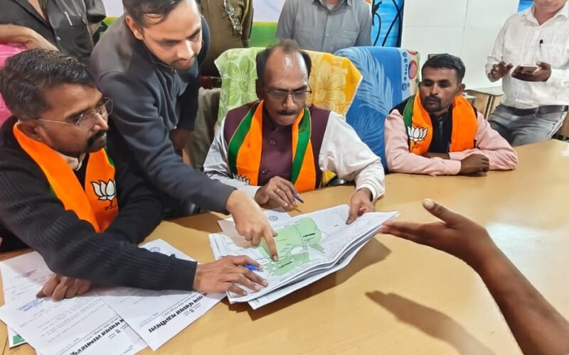 मामेर-कोटडा दौरे पर रहे सांसद डॉ रावत, कोटडा में जनसुनवाई कर जनता की समस्याओं को सुना