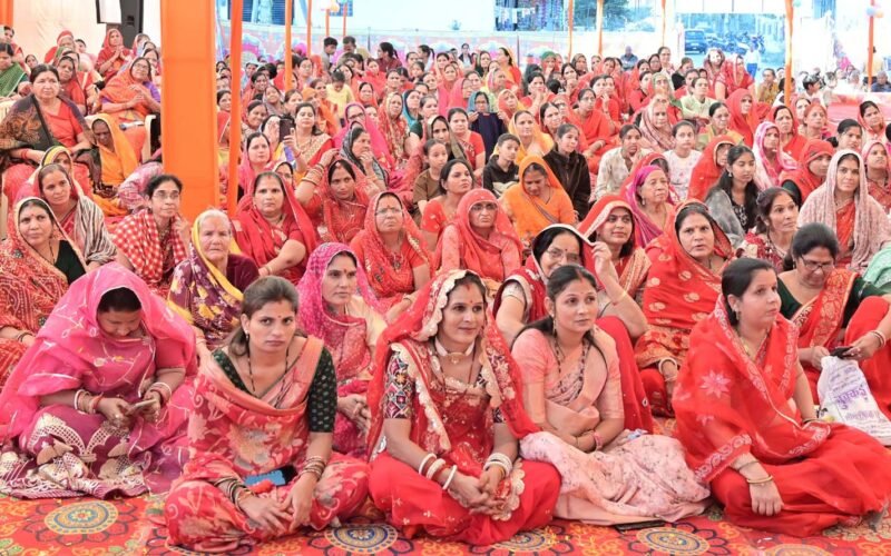 भागवत कथा में कृष्ण-रुक्मणि विवाह प्रसंग सुनाया, महिलाओं ने की फूलों की वर्षा