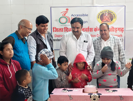 दिव्यांग बच्चों के साथ मनाया मुख्यमंत्री का जन्मदिन