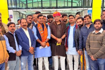 केंद्रीय पर्यटन एवं संस्कृति मंत्री गजेंद्र सिंह शेखावत का डबोक एयरपोर्ट पर भव्य स्वागत