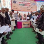 ग्राम उत्थान कैम्प – उदयपुर। ग्राम उत्थान शिविरों में लाभ वितरण करते अधिकारी तथा स्थानीय जनप्रतिनिधि।