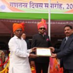 सूचना केंद्र के कार्मिक श्री हीरालाल शर्मा जिला स्तरीय गणतंत्र दिवस समारोह में सम्मानित