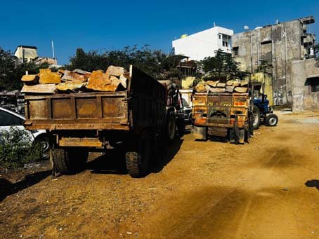 संयुक्त निरीक्षण दल की बड़ी कार्रवाई दृ 8 ट्रैक्टर-ट्रॉली जब्त