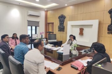 राजस्व संग्रहण लक्ष्य अर्जित करने गंभीरता से किए जाए प्रयास – जिला कलक्टर