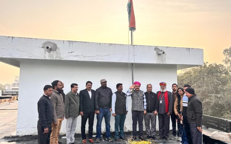 संभागीय आयुक्त कार्यालय, कलक्ट्रेट, न्यायालय सहित सभी कार्यालयों में हुआ ध्वजारोहण