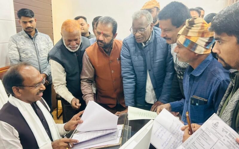 सांसद डॉ रावत की जनसुनवाई में उदयपुर शहर को वाय श्रेणी का दर्जा दिलवाने का मुद्दा आया, रेल विस्तार के भी सुझाव आए