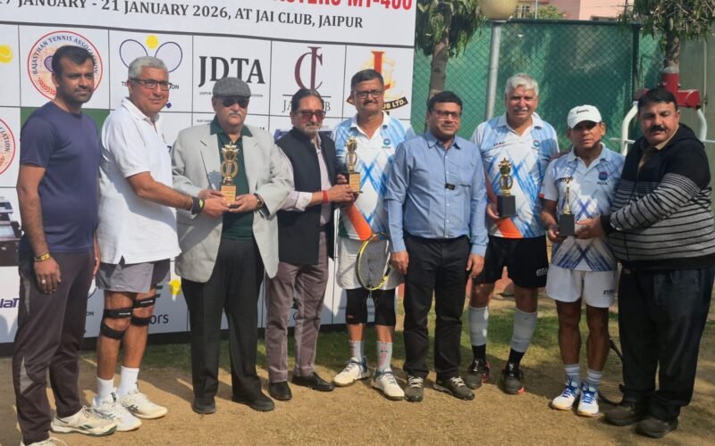 डाॅ. दीपांकर ने जीता डबल्स टेनिस टुर्नामेन्ट का खिताब