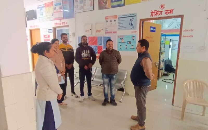 सीएमएचओ ने किये चिकित्सा संस्थानो के औचक निरीक्षण