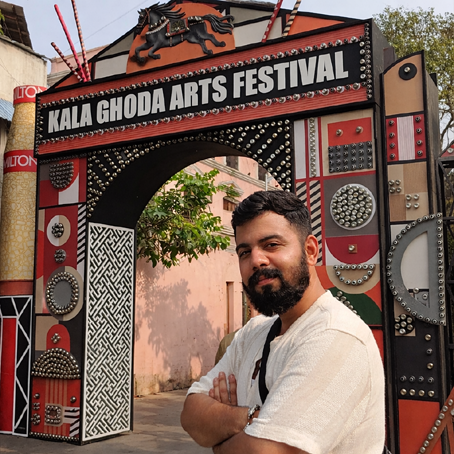 शहर के युवा कलाकार यशराज सोनी की कलाकृति “अनकही बातें” मुंबई आर्ट फेस्टिवल में बनी आकर्षण का केंद्र