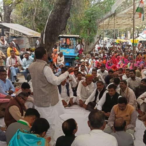 राजस्थान की पर्ची सरकार की कुनीतियों से संभाग में ठप्प पड़े विकास कार्यों को लेकर उदयपुर देहात जिला कांग्रेस का धरना प्रदर्शन।