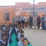 विज्ञान समिति चल प्रयोगशाला के उपकरणों से प्रयोग कर लखावली राजकीय विद्यालय के छात्र हुए लाभान्वित।