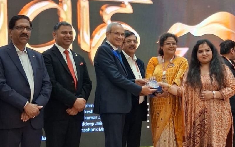 रोटरी सेवा के लिए डॉ. ऋतु वैष्णव को मिला एवेन्यू ऑफ सर्विस अवार्ड