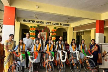 महात्मा गांधी विद्यालय : साइकिल वितरण एवं विदाई समारोह संपन्न