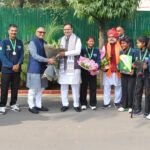 लैक्रोज खिलाड़ियों से राज्यपाल व मुख्यमंत्री की मुलाकात