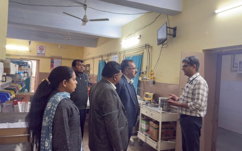 संयुक्त निदेशक डॉ. सम्पत सिंह जोधा ने जहाजपुर व माण्डलगढ़ उप जिला चिकित्सालयों का किया निरीक्षण, स्वास्थ्य सेवाओं में दिये सुधार के निर्देश