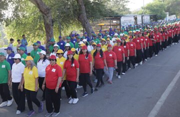 जैन धर्म के पांच रंगों में रंग गई फतहसागर पाल, 108 की पांच कतार की मानव श्रृंखला ने दिया अहिंसा और शांति का संदेश