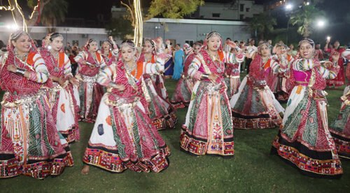 जिन शासन की देवियों और तीर्थंकरों की माताओं को समर्पित जैन गरबा, सैकड़ों महिलाओं ने एक साथ जैन गरबा रम रचा इतिहास