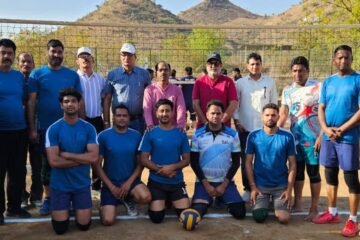 उदयपुर:सांसद डॉ रावत ने किया खेलगांव का दौरा, क्रिकेट मैदान की जर्जर अवस्था पर चिंता जताई