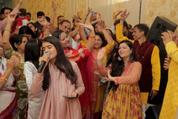 भक्ति के आधुनिक स्वरूप ‘भजन क्लबिंग’ ने रचा इतिहास: बीसीआई, रागा इवेंट्स और क्वींस इवेंट्स के आयोजन में थिरका उदयपुर