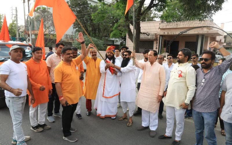 भगवा रंग में रंगा उदयपुर, नववर्ष वाहन रैली में उमड़ा जनसैलाब