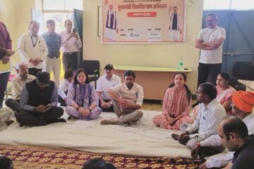 चिरवा में जिला कलेक्टर की उपस्थिति में विशेष ग्राम सभा आयोजित