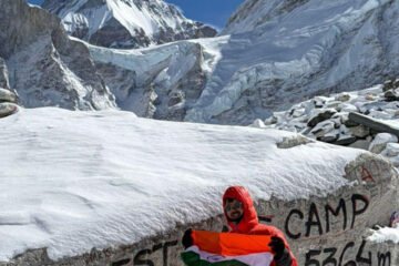 गौरांग ने एवेरेस्ट बेस कैंप पहुंच लहराया तिरंगा 