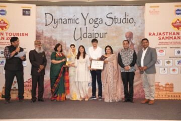डायनेमिक योगा स्टूडियो को मिला ‘बेस्ट योगा एंड वेलनेस अवॉर्ड’