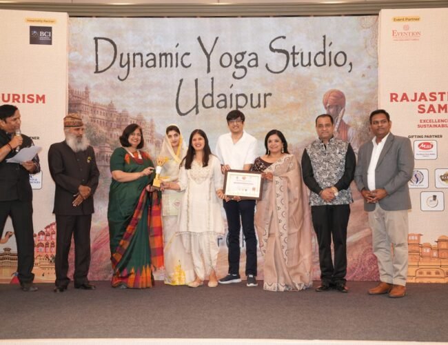 डायनेमिक योगा स्टूडियो को मिला ‘बेस्ट योगा एंड वेलनेस अवॉर्ड’