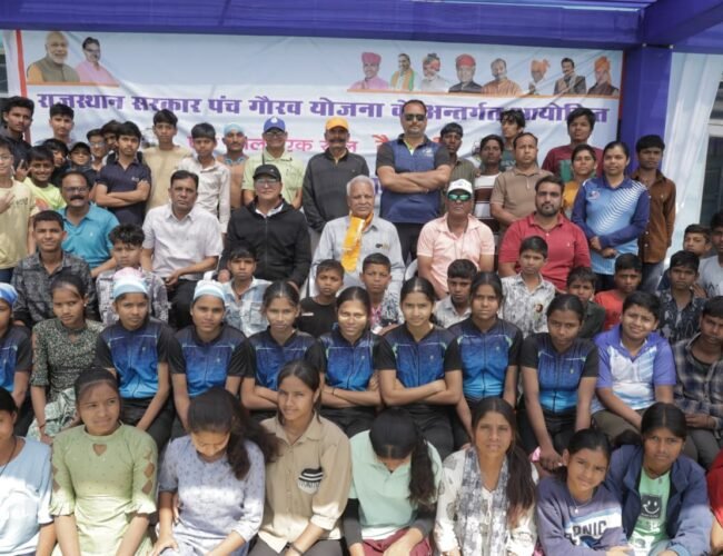 विधायक पहुंचे खेलगांव, तैराकी शिविर का अवलोकन