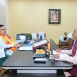 सांसद डॉ रावत की मुख्यमंत्री से भेंट, जनजाति क्षेत्र की समस्याओं के समाधान को लेकर चर्चा की